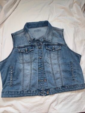 Classic Light Blue Denim Vest with Stud Details - Women xxl cropped biker